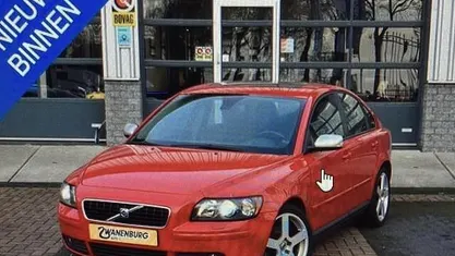 Rood Occasion 2005 Volvo S40 Summum Sedan | € 3.750 (Eerlijke prijs)