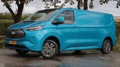 Blauw Nieuw 2025 Ford E-Transit Limited Van | € 40.900 (Goede deal)
