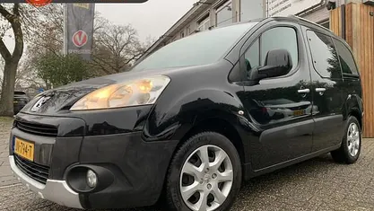 Zwart (metallic) Gebruikt 2010 Peugeot Partner Tepee Family MPV | € 5.000 (Eerlijke prijs)