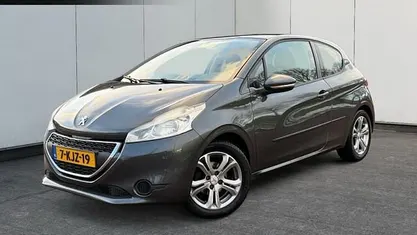 Occasion 2013 Peugeot 208 Allure Hatchback | € 4.345 (Eerlijke prijs)