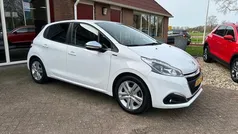 Wit, andere lak Gebruikt 2019 Peugeot 208 Signature Sky Hatchback | € 9.999 (Super prijs)