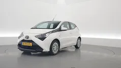 Wit Gebruikt 2021 Toyota Aygo X-play Hatchback | € 9.750 (Eerlijke prijs)