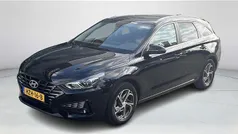 Phantom black pearl (pae) Gebruikt 2021 Hyundai i30 Comfort Stationwagen | € 21.950 (Eerlijke prijs)