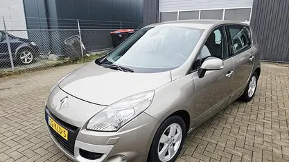 Beige Gebruikt 2010 Renault Scénic III Dynamique MPV | € 4.950 (Goede deal)