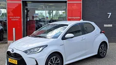 Wit Gebruikt 2021 Toyota Yaris Hybrid Hatchback | € 17.400 (Eerlijke prijs)