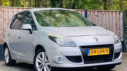 Grijs Gebruikt 2010 Renault Scénic III MPV | € 3.699 (Eerlijke prijs)