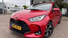 Rood Gebruikt 2024 Toyota Yaris Hybrid Edition Hatchback | € 25.995 (Eerlijke prijs)