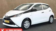 Wit Gebruikt 2015 Toyota Aygo Hatchback | € 7.145 (Eerlijke prijs)