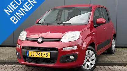 Rood Gebruikt 2016 Fiat Panda Lounge Hatchback | € 6.400 (Eerlijke prijs)
