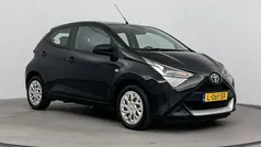Zwart Gebruikt 2021 Toyota Aygo X-play Hatchback | € 15.499 (Eerlijke prijs)