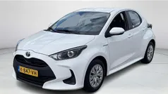 Wit Gebruikt 2021 Toyota Yaris Hybrid Active Hatchback | € 19.900 (Eerlijke prijs)
