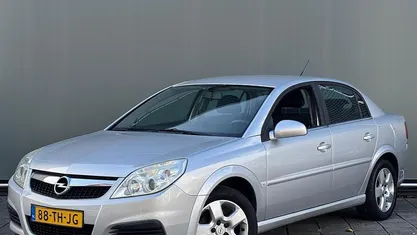 Grijs (metallic) Gebruikt 2006 Opel Vectra Comfort Sedan | € 2.444 (Eerlijke prijs)