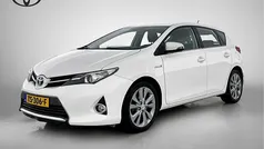 Wit Gebruikt 2015 Toyota Auris Executive Hatchback | € 11.945 (Eerlijke prijs)