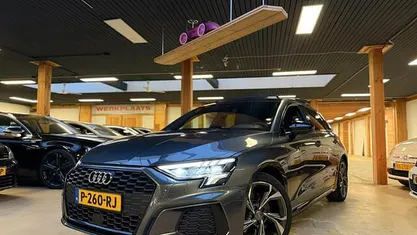 Grijs Gebruikt 2021 Audi A3 Sportback Edition .1 Hatchback | € 29.950 (Eerlijke prijs)