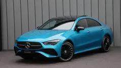 Blauw, metallic lak Gebruikt 2023 Mercedes CLA250 AMG Sedan | € 41.950 (Eerlijke prijs)