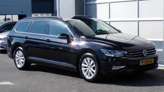Zwart Gebruikt 2020 VW Passat Comfortline Stationwagen | € 17.950 (Goede deal)
