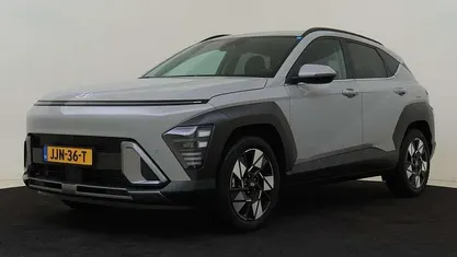 Licht grijs metallic Occasion 2024 Hyundai Kona Comfort SUV | € 32.425 (Eerlijke prijs)
