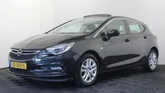 Zwart, metallic lak Gebruikt 2016 Opel Astra Edition Hatchback | € 6.999 (Eerlijke prijs)