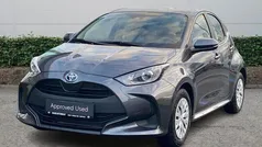 Grijs Gebruikt 2023 Toyota Yaris Sedan | € 20.450 (Eerlijke prijs)