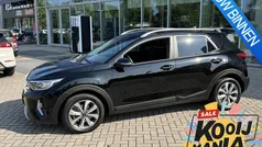 Zwart, metallic lak Gebruikt 2022 Kia Stonic SUV | € 20.900 (Eerlijke prijs)