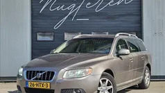 Grijs, metallic lak Gebruikt 2009 Volvo V70 Summum Stationwagen | € 3.950 (Eerlijke prijs)