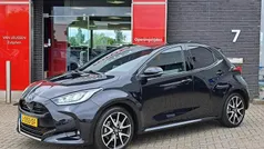 Zwart Gebruikt 2021 Toyota Yaris Hybrid Executive Hatchback | € 20.900 (Eerlijke prijs)