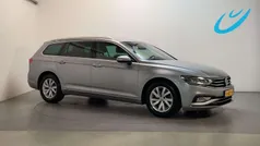 Grijs Gebruikt 2020 VW Passat Comfortline Stationwagen | € 22.400 (Goede deal)