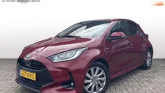 Rood Gebruikt 2021 Toyota Yaris Hybrid Hatchback | € 21.450 (Eerlijke prijs)