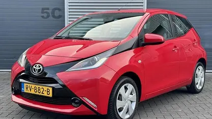 Occasion Toyota Aygo X-cite 69 PK (50 kW) 2017 Rood Hatchback