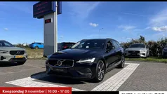 Gebruikt 2020 Volvo V60 Momentum Stationwagen | € 24.940 (Goede deal)