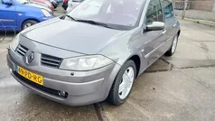 Grijs Gebruikt 2004 Renault Mégane II Luxe Hatchback | € 1.950 (Eerlijke prijs)
