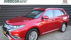 Red diamond (rood parelmoer) Gebruikt 2019 Mitsubishi Outlander P-HEV Instyle SUV | € 26.895 (Eerlijke prijs)