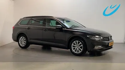 Grijs Occasion 2021 VW Passat Business Stationwagen | € 20.400 (Goede deal)