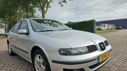 Occasion Seat Leon Sport 105 PK (77 kW) 2002 Grijs Hatchback