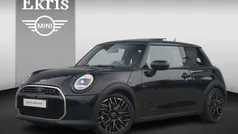 Zwart, metallic lak Gebruikt 2024 Mini Cooper S Favoured Hatchback | € 37.900 (Eerlijke prijs)