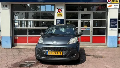 Grijs Gebruikt 2013 Peugeot 107 Access Hatchback | € 4.500 (Eerlijke prijs)