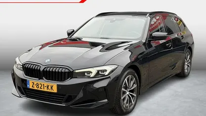 Zwart Gebruikt 2024 BMW 320e Executive Stationwagen | € 34.999 (Goede deal)