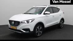 Wit Gebruikt 2020 MG ZS Luxury Sedan | € 14.995 (Eerlijke prijs)