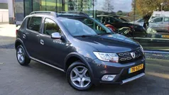 Grijs, metallic lak Gebruikt 2017 Dacia Sandero Lauréate Hatchback | € 8.950 (Eerlijke prijs)