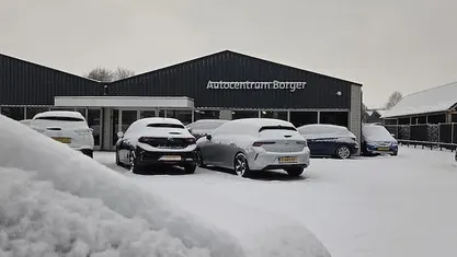 Wit Occasion 2025 Peugeot 408 GT Hatchback | € 31.899 (Eerlijke prijs)