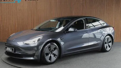 Grijs Occasion 2021 Tesla Model 3 Standard Range Sedan | € 22.950 (Eerlijke prijs)