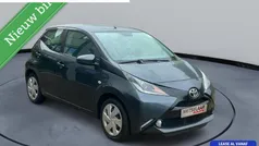 Grijs Gebruikt 2016 Toyota Aygo X-play Hatchback | € 11.645 (Eerlijke prijs)