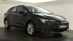 Gebruikt 2023 Toyota Corolla Hybrid Active Stationwagen | € 25.899 (Eerlijke prijs)