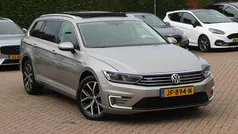 Grijs Gebruikt 2015 VW Passat Highline Stationwagen | € 13.950 (Eerlijke prijs)