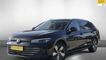 Zwart Gebruikt 2025 VW Passat Business Stationwagen | € 39.440 (Eerlijke prijs)