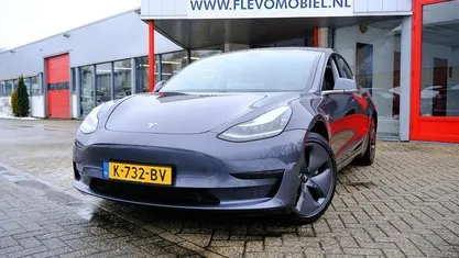 Occasion 2020 Tesla Model 3 Standard Range Sedan | € 17.950 (Eerlijke prijs)