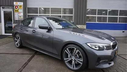 Grijs Gebruikt 2019 BMW 330 Executive Sedan | € 28.500 (Eerlijke prijs)