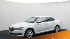 Wit Gebruikt 2023 Skoda Superb Business Line Hatchback | € 30.900 (Goede deal)