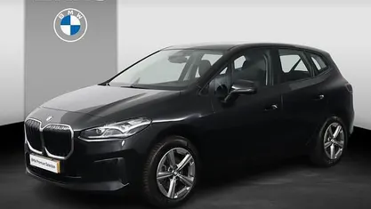 Zwart (metallic) Occasion 2023 BMW 218 Comfort Edition Stationwagen | € 28.750 (Eerlijke prijs)