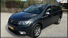 Grijs Gebruikt 2020 Dacia Logan Stepway Sedan | € 13.950 (Eerlijke prijs)